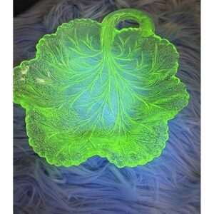 Uranium Cabbage Plate Dish. Glass Lettuce Cabbage Plate Antique Uranium Plate